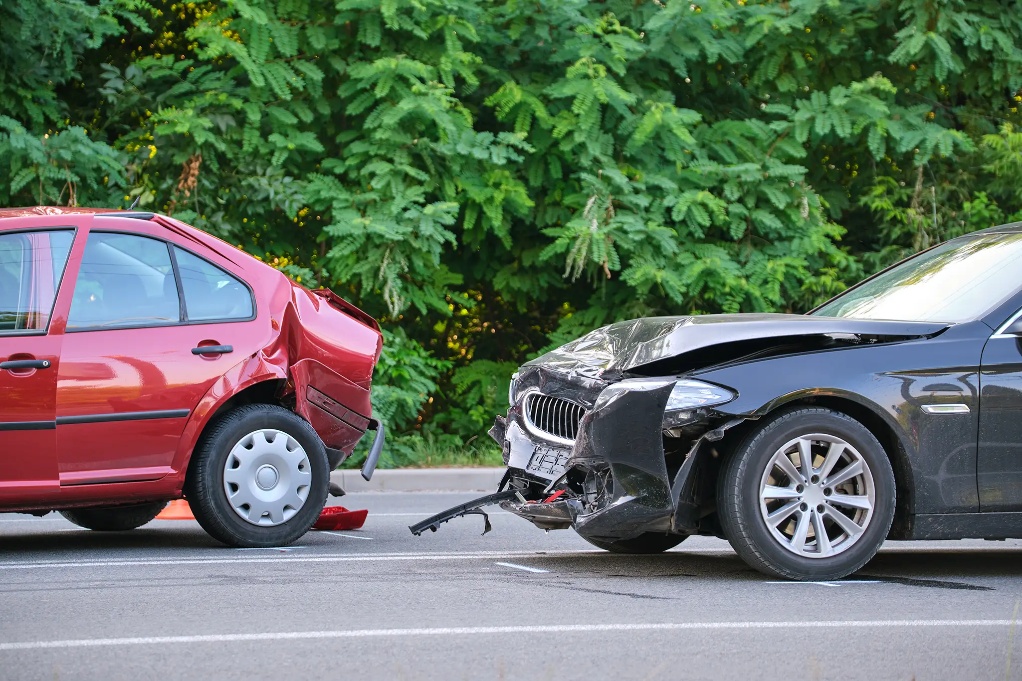 2 Fahrzeuge nach einem Auffahrunfall