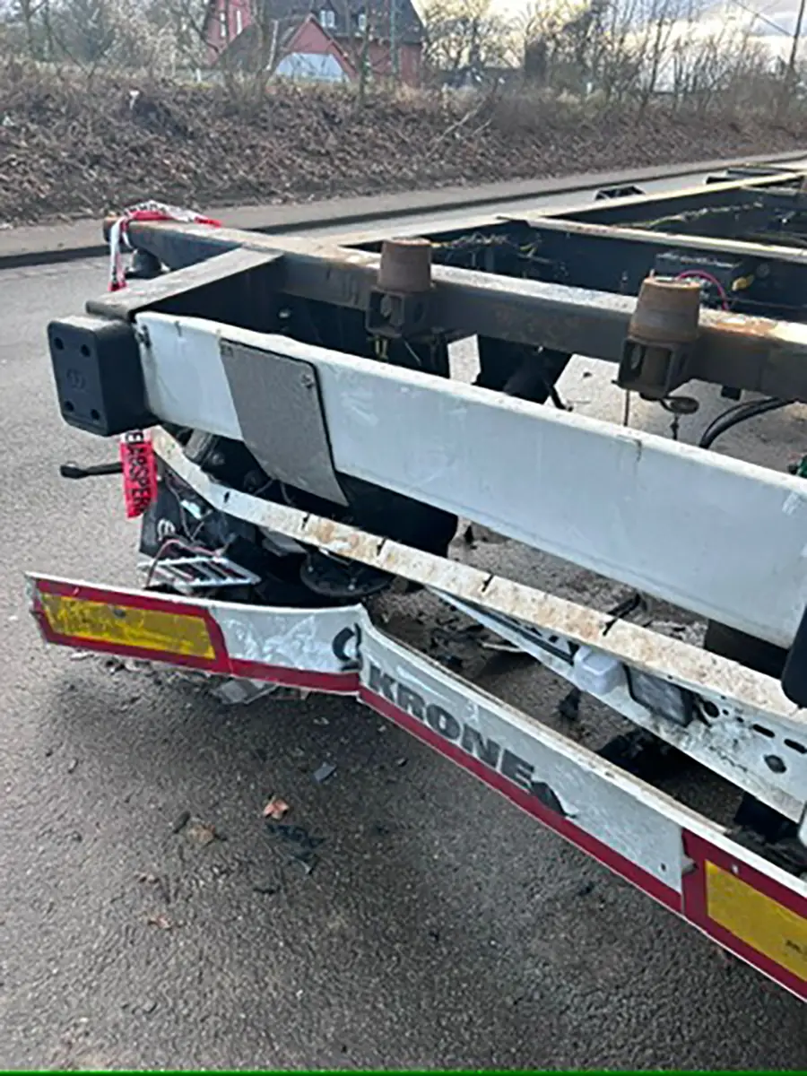 LKW Hack was nach einem Unfall stark beschädigt ist